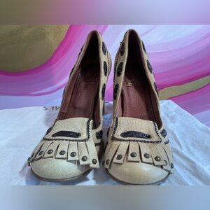 RARE VINTAGE Angeli Inquieti Cream and Brown Fringe Heels
